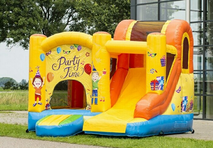 Jumpy-happy-party-1-940x652